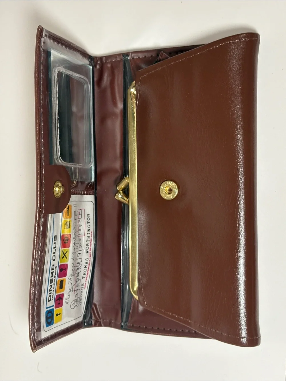 Brown SUNY Vintage-Style Wallet – Snap Closure & Zipper Pocket